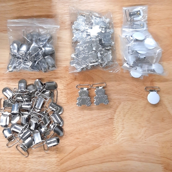 Large lot of metal pacifier clips - Picture 1 of 4